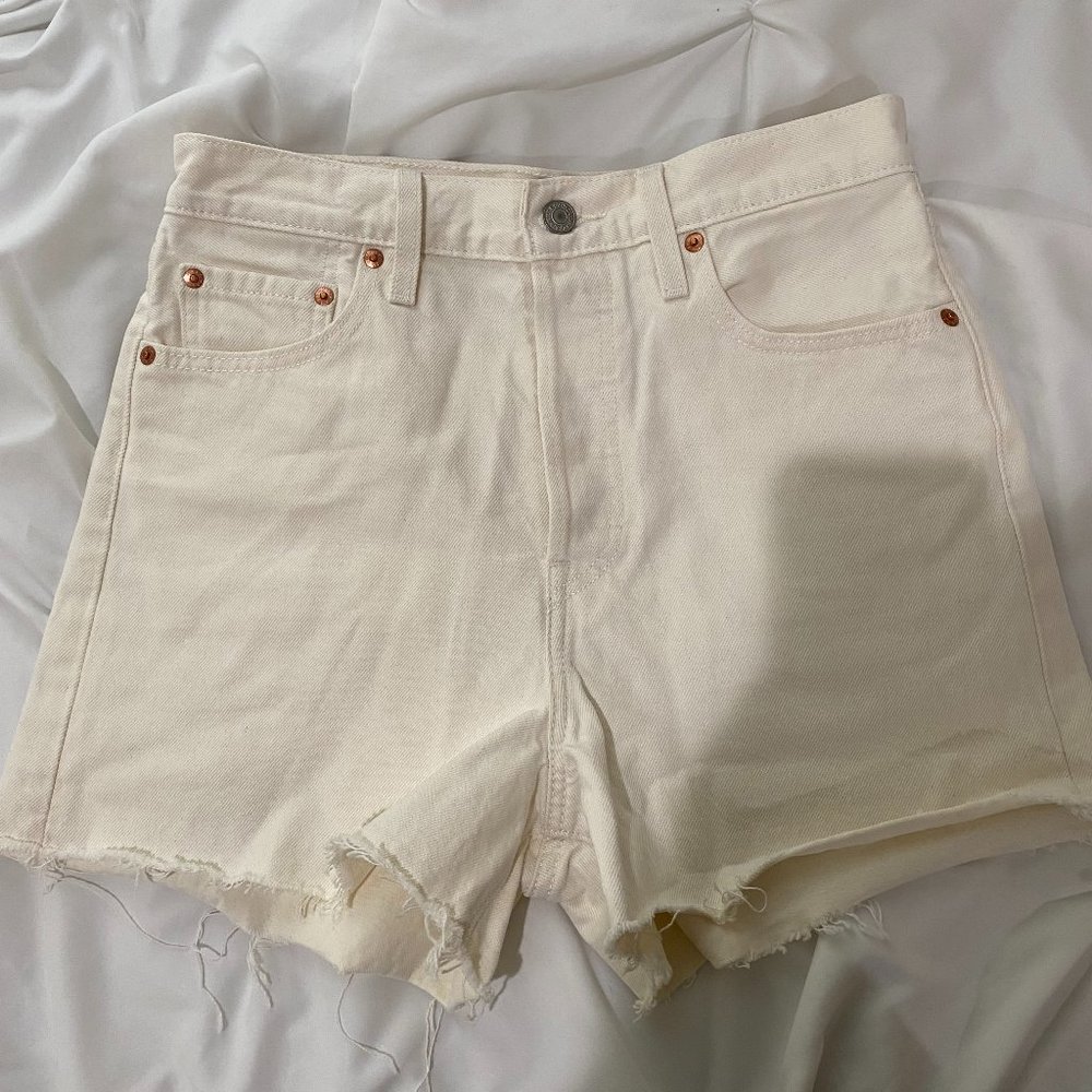 Levi's White Ribcage Jean Shorts size 28